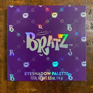 New Taste Beauty x Bratz 12 Color Eyeshadow Palette